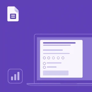 Pessoa preenchendo pesquisa online em notebook no ambiente de trabalho